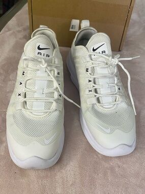 Nike Air Max Axis Running Shoe Womens Size 9